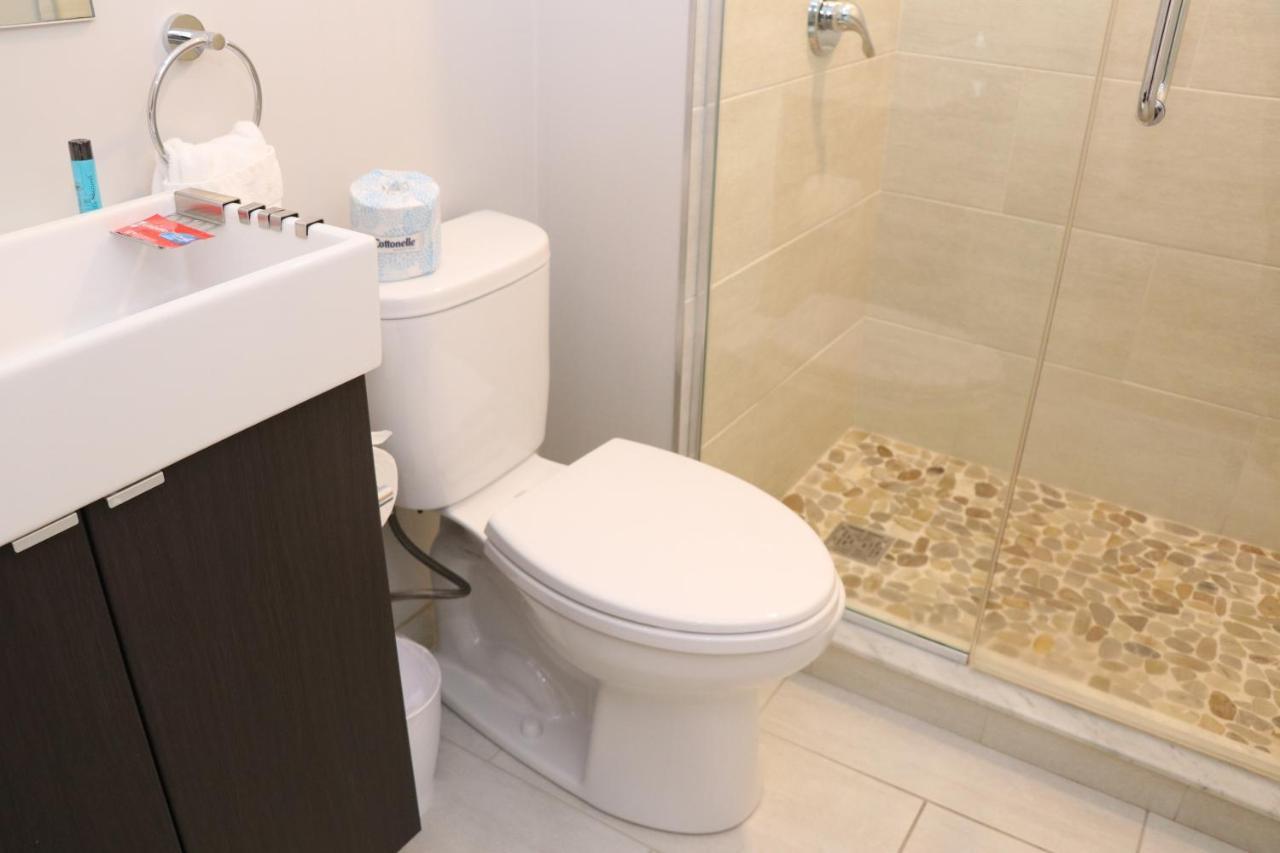 A Stylish Stay W/ A Queen Bed, Heated Floors.. #34 Brookline Luaran gambar