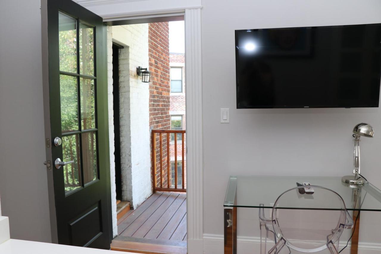 A Stylish Stay W/ A Queen Bed, Heated Floors.. #34 Brookline Luaran gambar