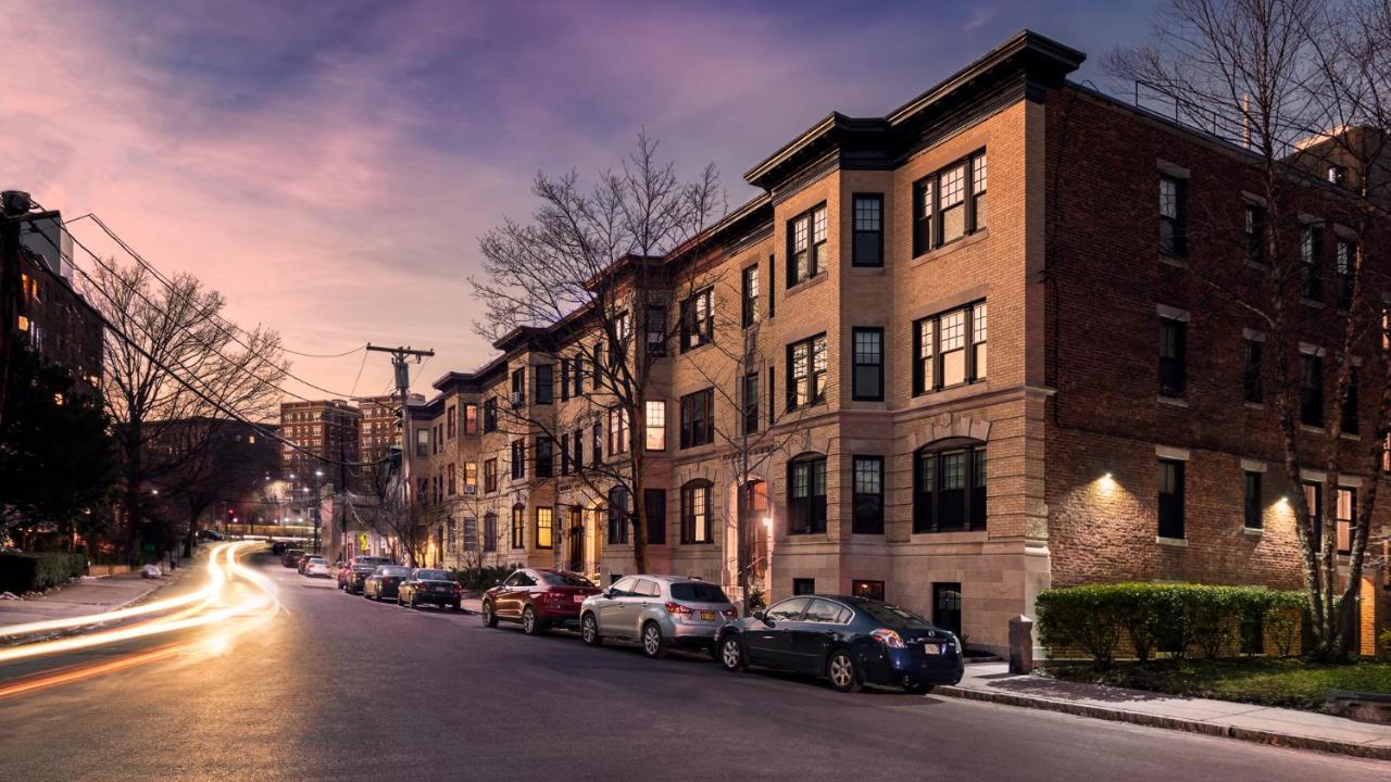 A Stylish Stay W/ A Queen Bed, Heated Floors.. #34 Brookline Luaran gambar